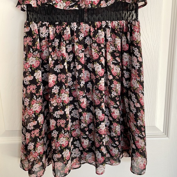 Floral dress with sheer lacy midriff - Picture 3 of 6